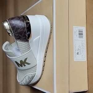 Michael Kors Neo Flex Girl Size 11